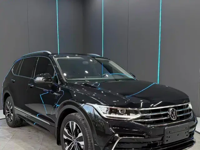 Volkswagen Tiguan L — Фото автомобиля 3