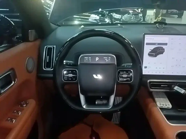 Li Auto L8 — Фото автомобиля 10