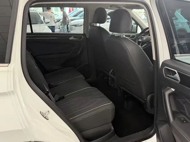 Volkswagen Tiguan L — Фото автомобиля 7