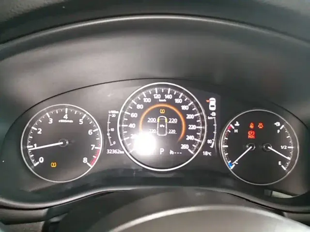 Mazda Axela — Фото автомобиля 11