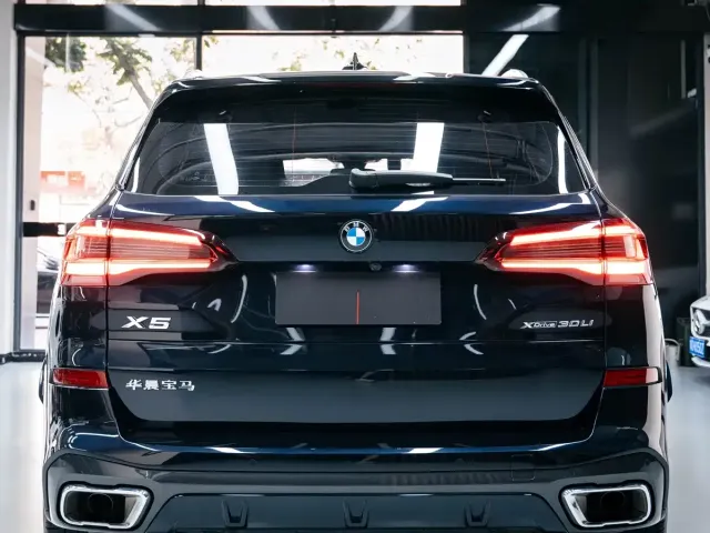 BMW BMW X5 2022 xDrive 30Li Premium M Sport Package — Фото автомобиля 4