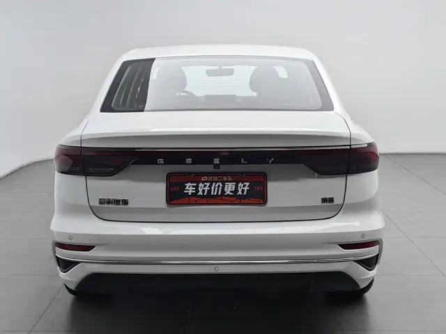 Geely Emgrand — Фото автомобиля 4