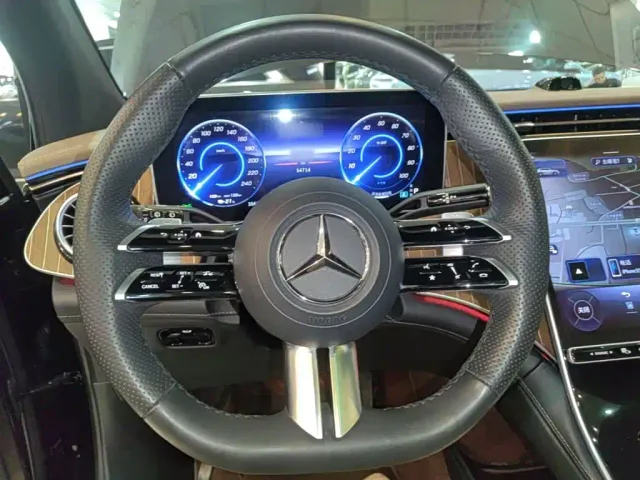 Mercedes-Benz EQE SUV — Фото автомобиля 10