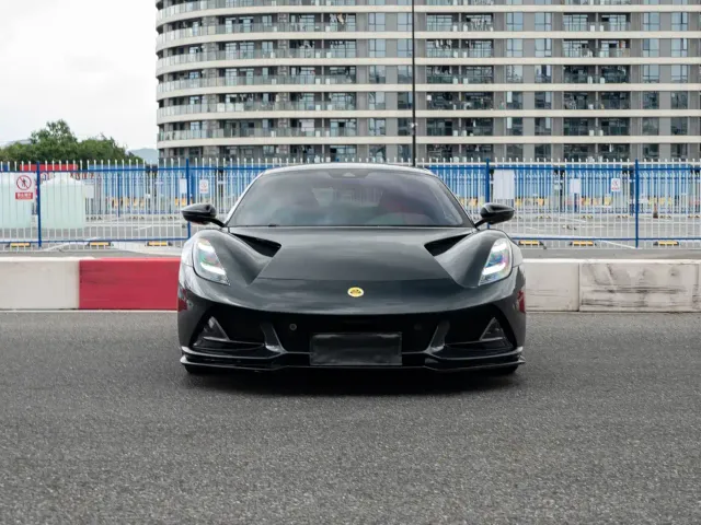 Lotus Emira — Фото автомобиля 2
