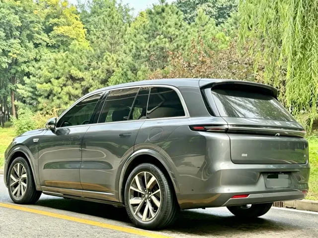 Li Auto L8 — Фото автомобиля 4