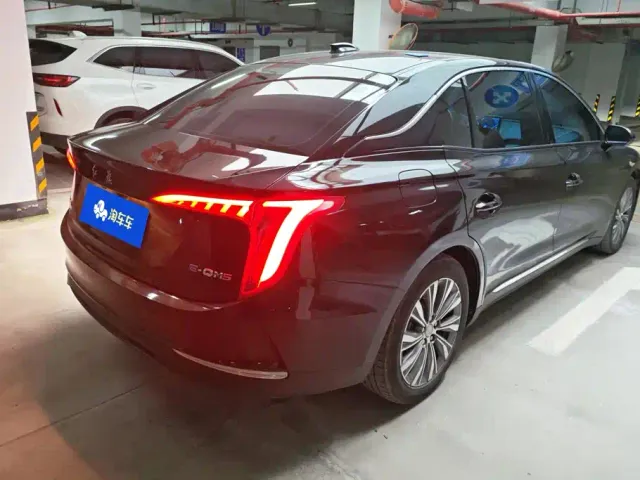Hongqi E-QM5 — Фото автомобиля 3