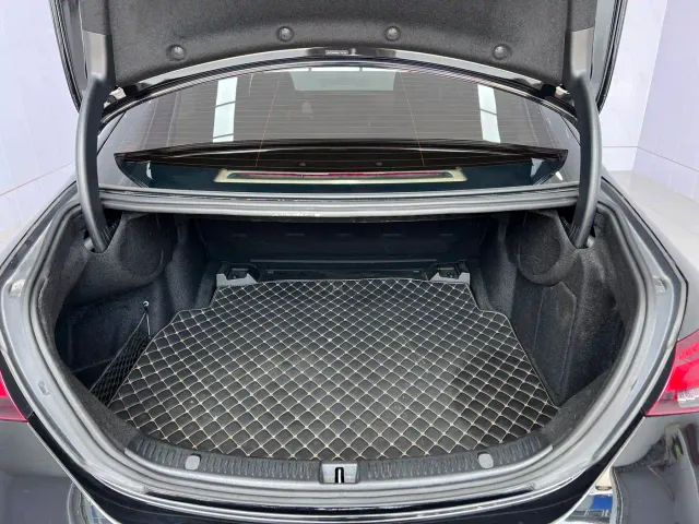 Mercedes-Benz E-Class — Фото автомобиля 16