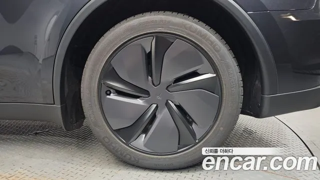 Tesla Model Y — Фото автомобиля 6