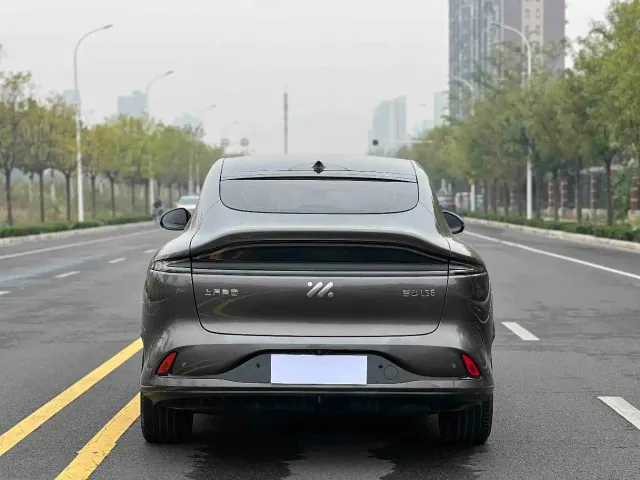 IM Motors LS6 — Фото автомобиля 8