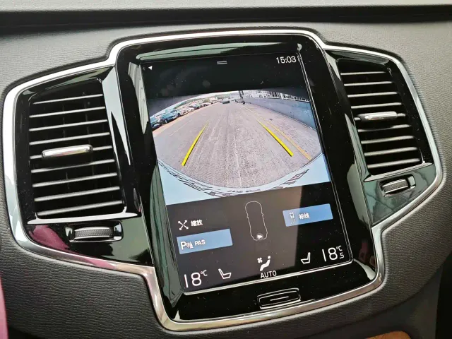 Volvo XC90 — Фото автомобиля 12