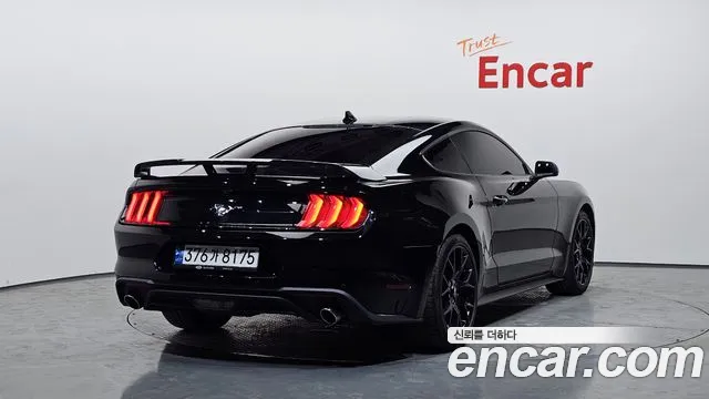 Ford Mustang — Фото автомобиля 2