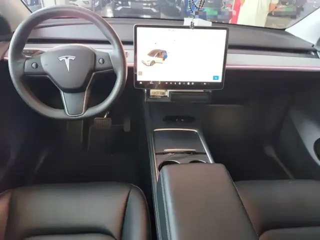Tesla Model Y — Фото автомобиля 5