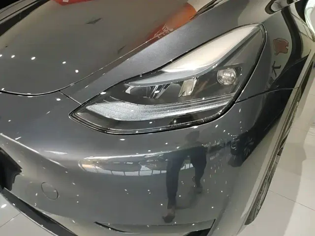Tesla Model Y — Фото автомобиля 23