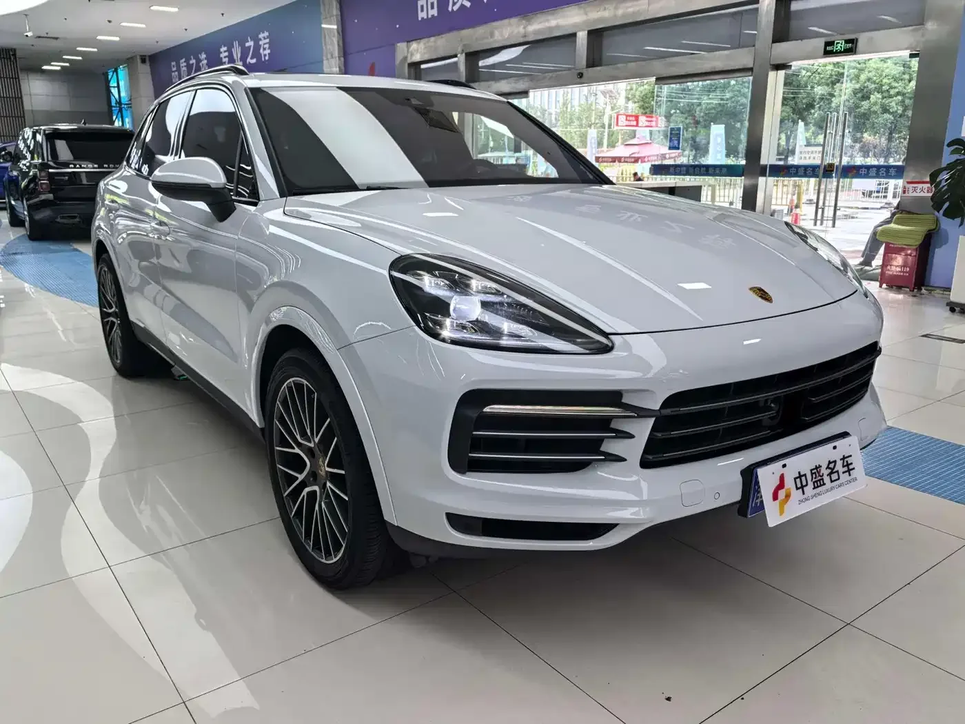 Porsche Cayenne 2023 Cayenne 3.0T Platinum Edition — Фото автомобиля 3