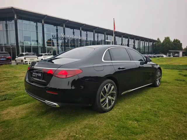 Mercedes-Benz E-Class — Фото автомобиля 5
