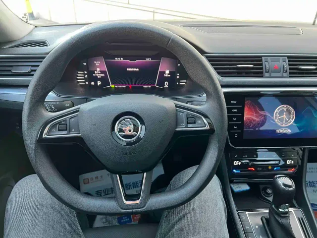 Skoda Superb — Фото автомобиля 10