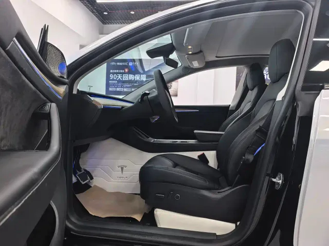Tesla Model Y — Фото автомобиля 5