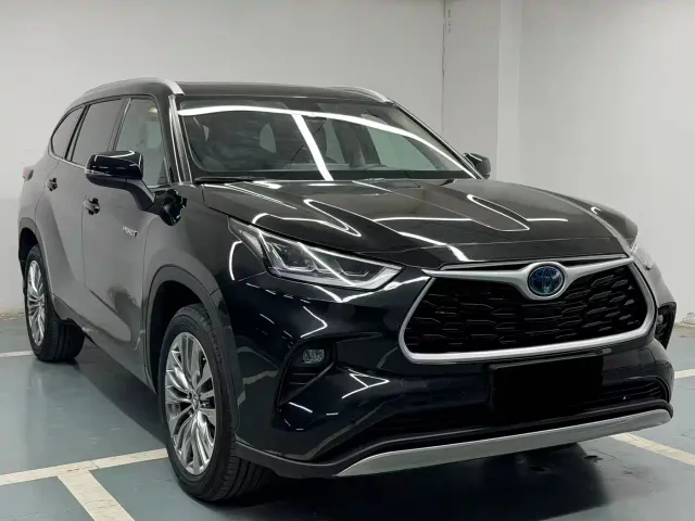 Фотография автомобиля — Toyota Highlander