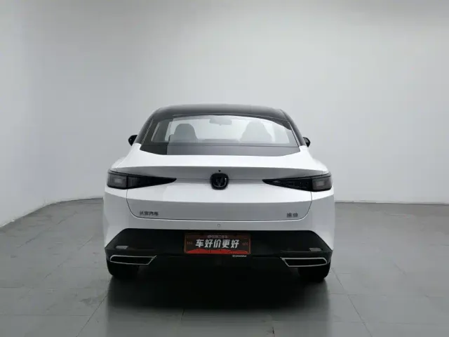 Changan Eado — Фото автомобиля 4