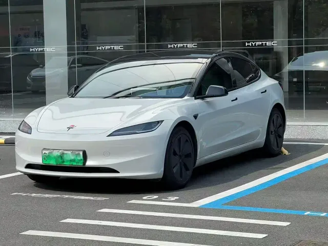Фотография автомобиля — Tesla Model 3