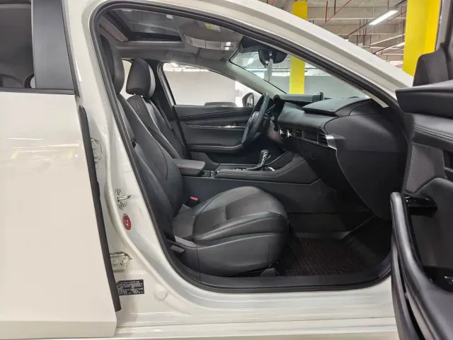 Mazda Axela — Фото автомобиля 16