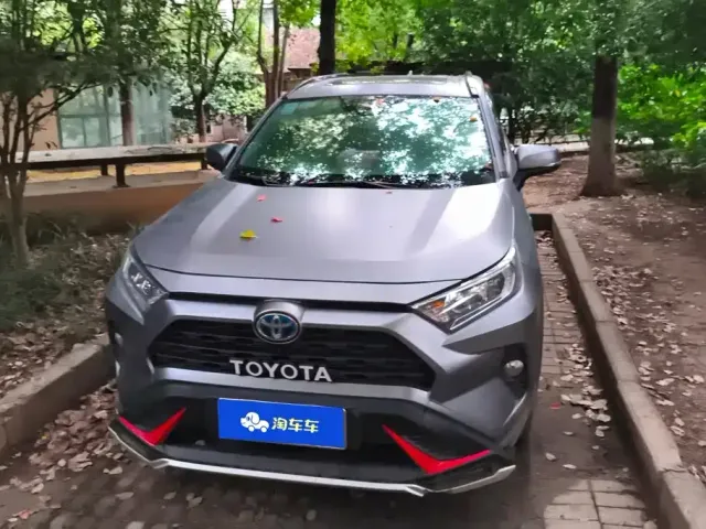 Toyota RAV4 — Фото автомобиля 2