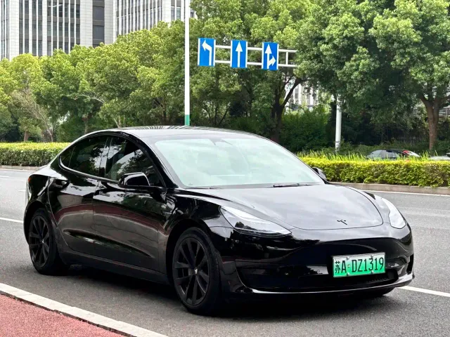 Tesla Model 3 — Фото автомобиля 7