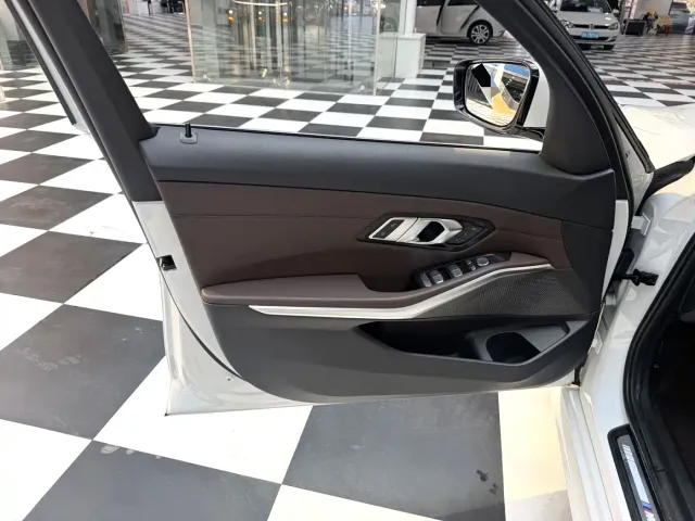 BMW 3 Series — Фото автомобиля 6