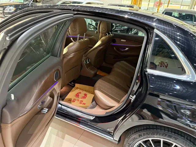 Mercedes-Benz E-Class — Фото автомобиля 6