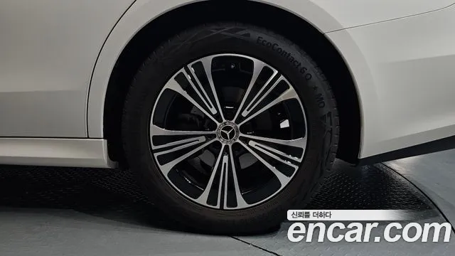 Mercedes-Benz E-Class — Фото автомобиля 17