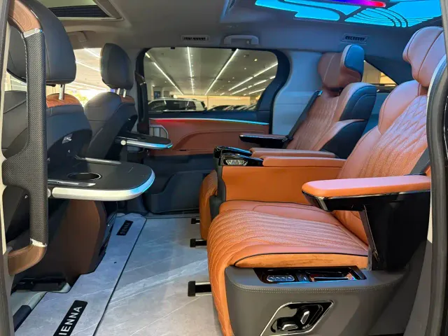 Toyota Sienna — Фото автомобиля 7