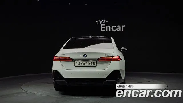 BMW 5-Series 5 серия (G60) 530i xDrive M Sport — Фото автомобиля 4