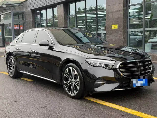 Mercedes-Benz E-Class — Фото автомобиля 3
