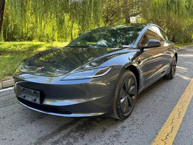 Фотография автомобиля — Tesla Model 3