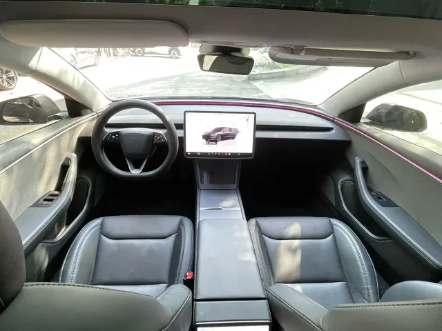 Tesla Model 3 — Фото автомобиля 5