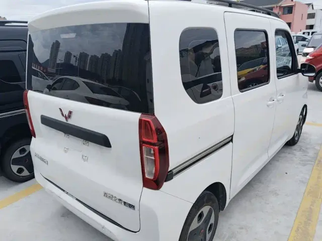 Wuling Zhiguang NEV — Фото автомобиля 6