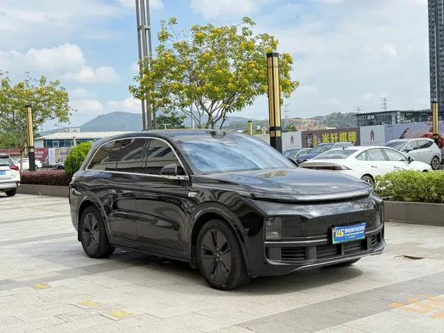Li Auto L8 — Фото автомобиля 2