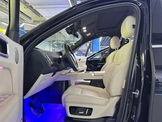 Li Auto L8 — Фото автомобиля 8
