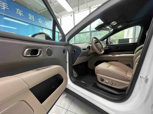 Li Auto i6 — Фото автомобиля 9