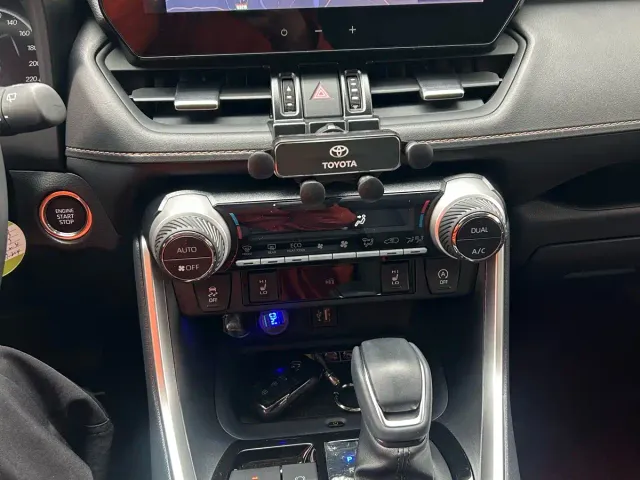 Toyota RAV4 — Фото автомобиля 8