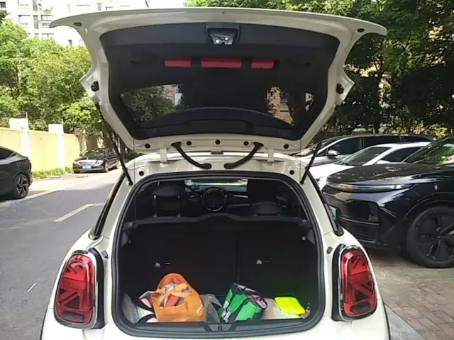 MINI Hatch — Фото автомобиля 18
