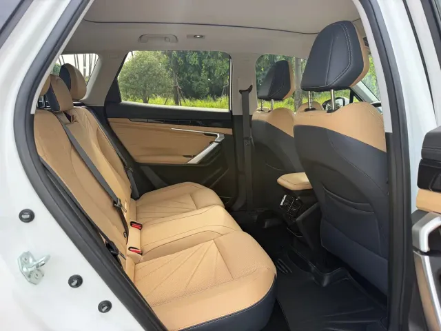 Geely Boyue L — Фото автомобиля 25