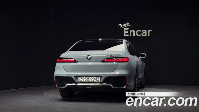 BMW 7 Series G70 — Фото автомобиля 4