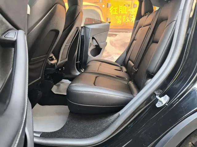 Tesla Model Y — Фото автомобиля 7