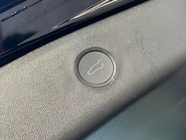 Tesla Model 3 — Фото автомобиля 17