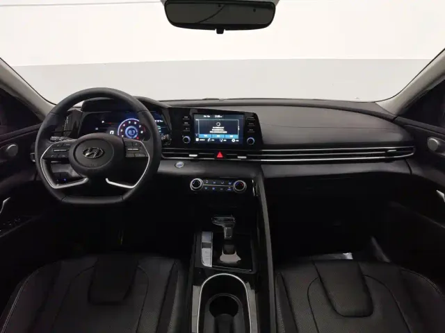 Hyundai Elantra — Фото автомобиля 5
