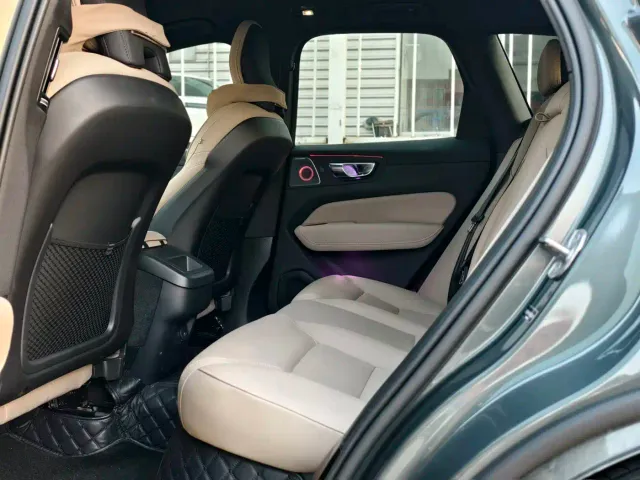 Volvo XC60 — Фото автомобиля 9