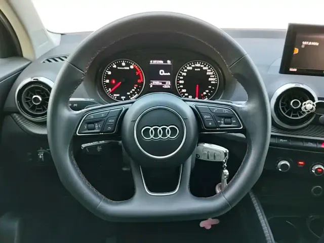 Audi Q2L — Фото автомобиля 10