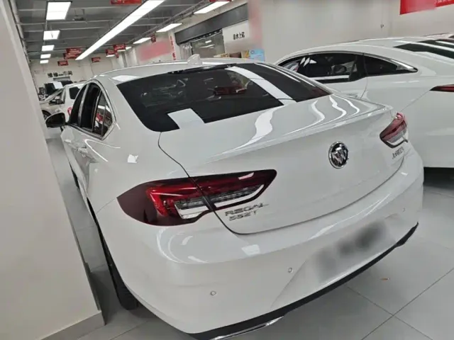 Buick Regal — Фото автомобиля 4