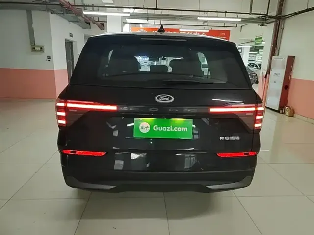 Ford Edge — Фото автомобиля 5